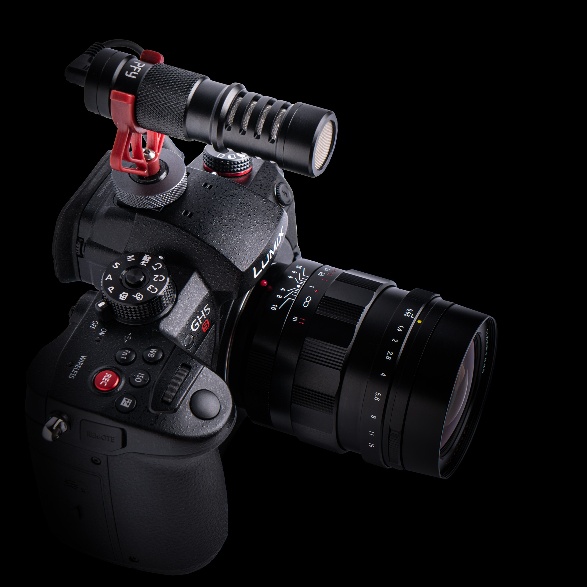Compact On-Camera Microphone Compact On-Camera Microphone